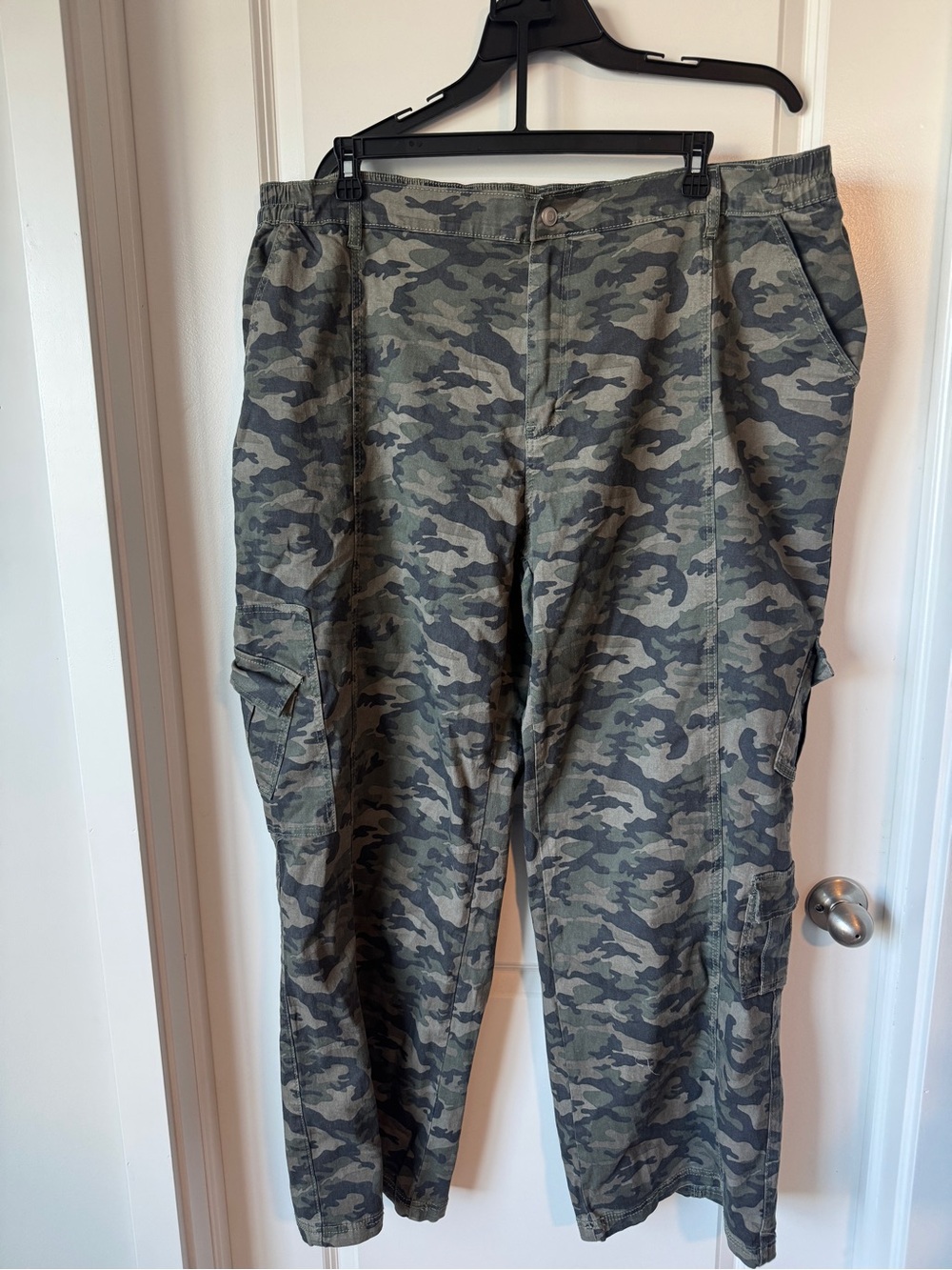 Fashion Nova woman’s Camo Cargo Pants